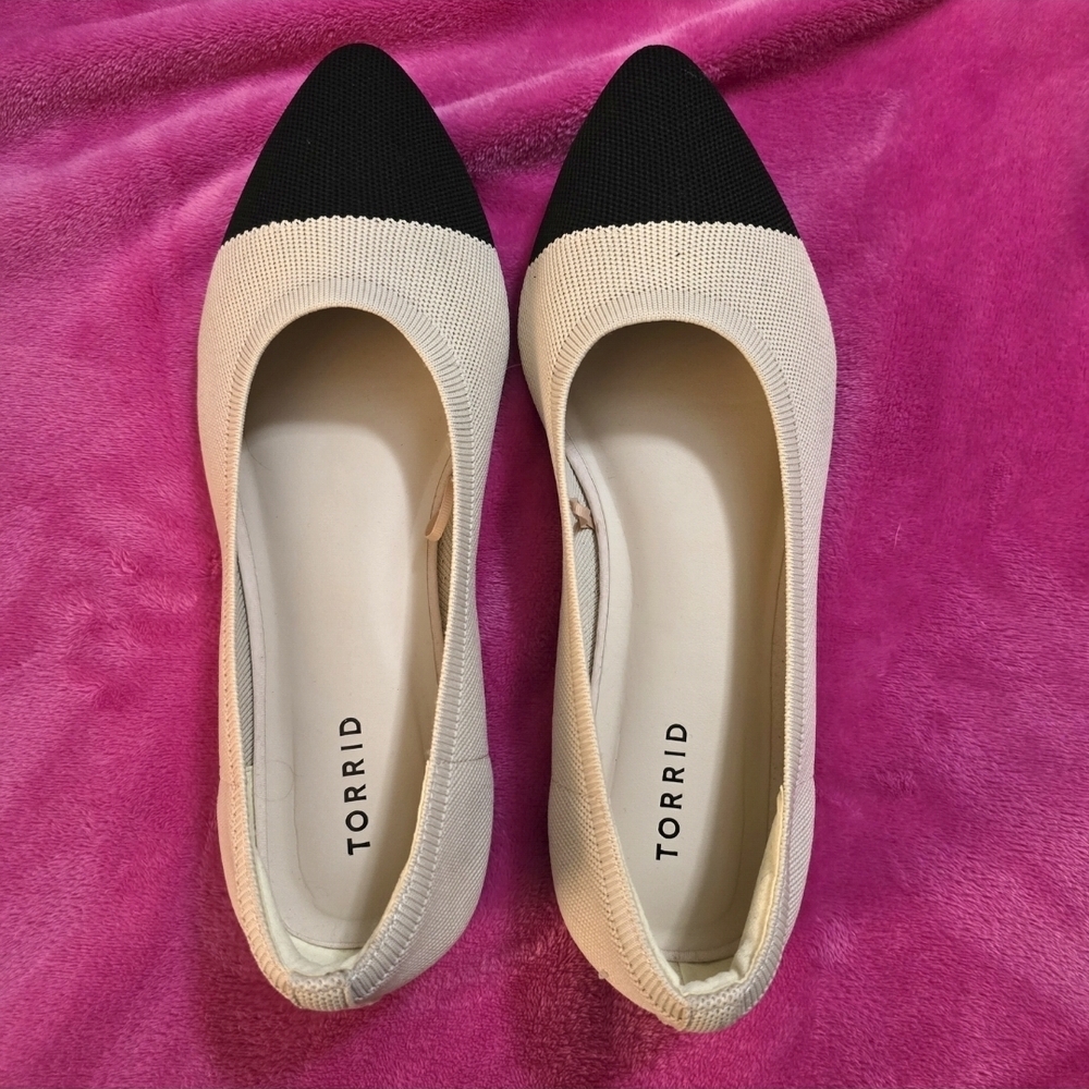 Torrid Black and Cream Pointed Flats